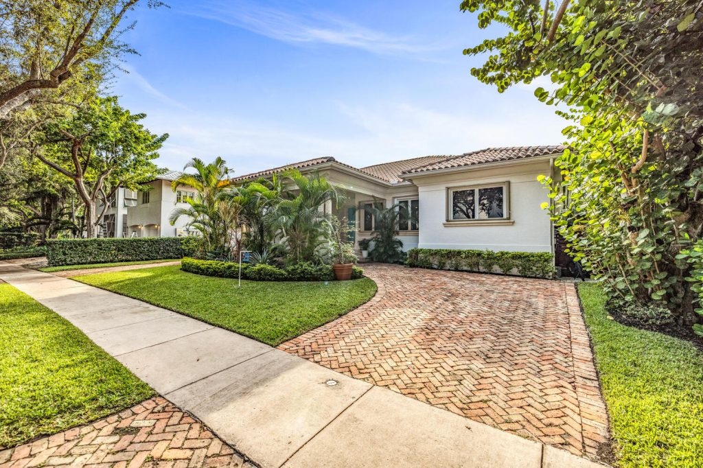 340 Woodcrest Rd Key Biscayne-large-001-094-2J9A9763-1500x1000-72dpi